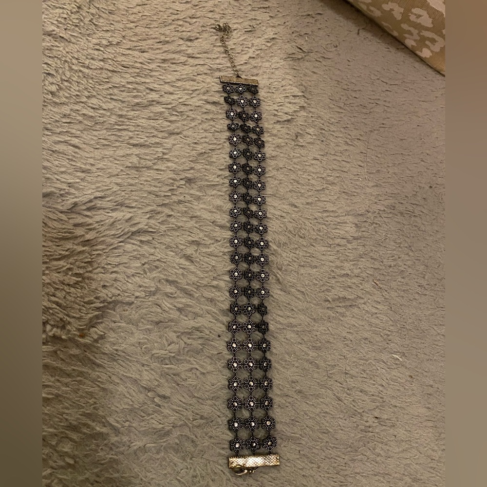 Metal Flower Choker Chain